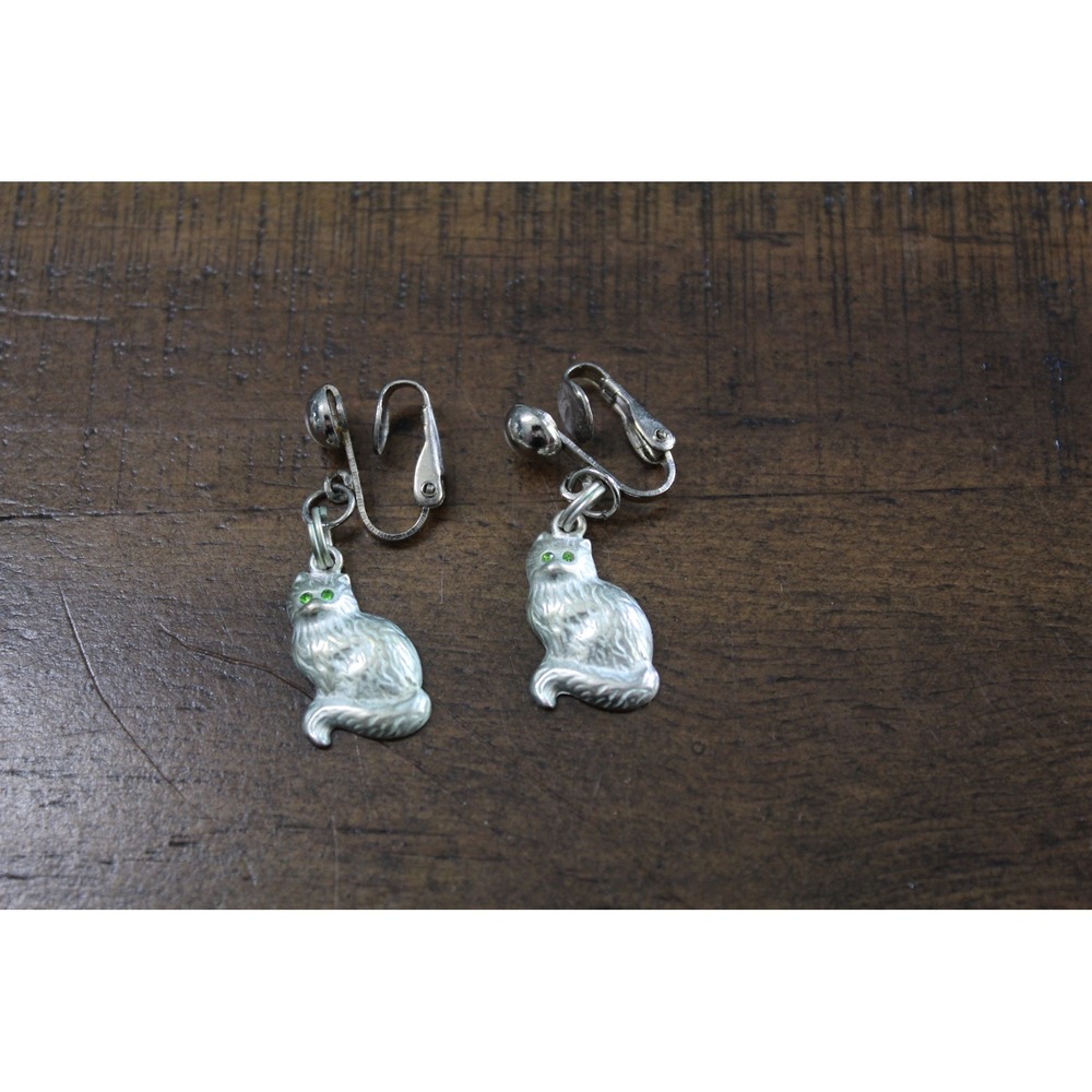 Vintage Silver Tone Cat Clip On Earrings Green Rhinestone‎ Eyes Whimsical Dangle
